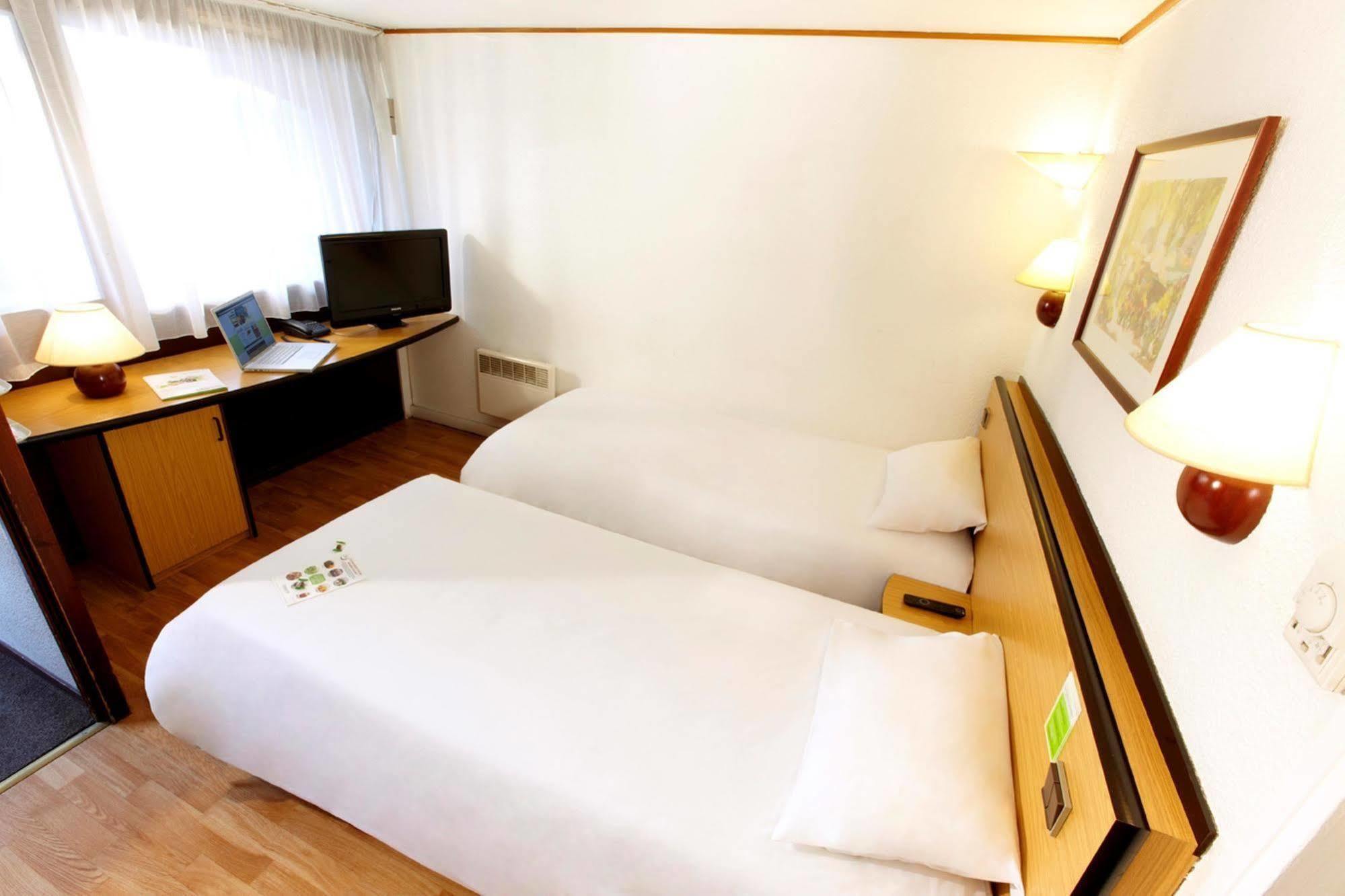 Hotel Kyriad Direct Le Bourget Gonesse Zimmer foto